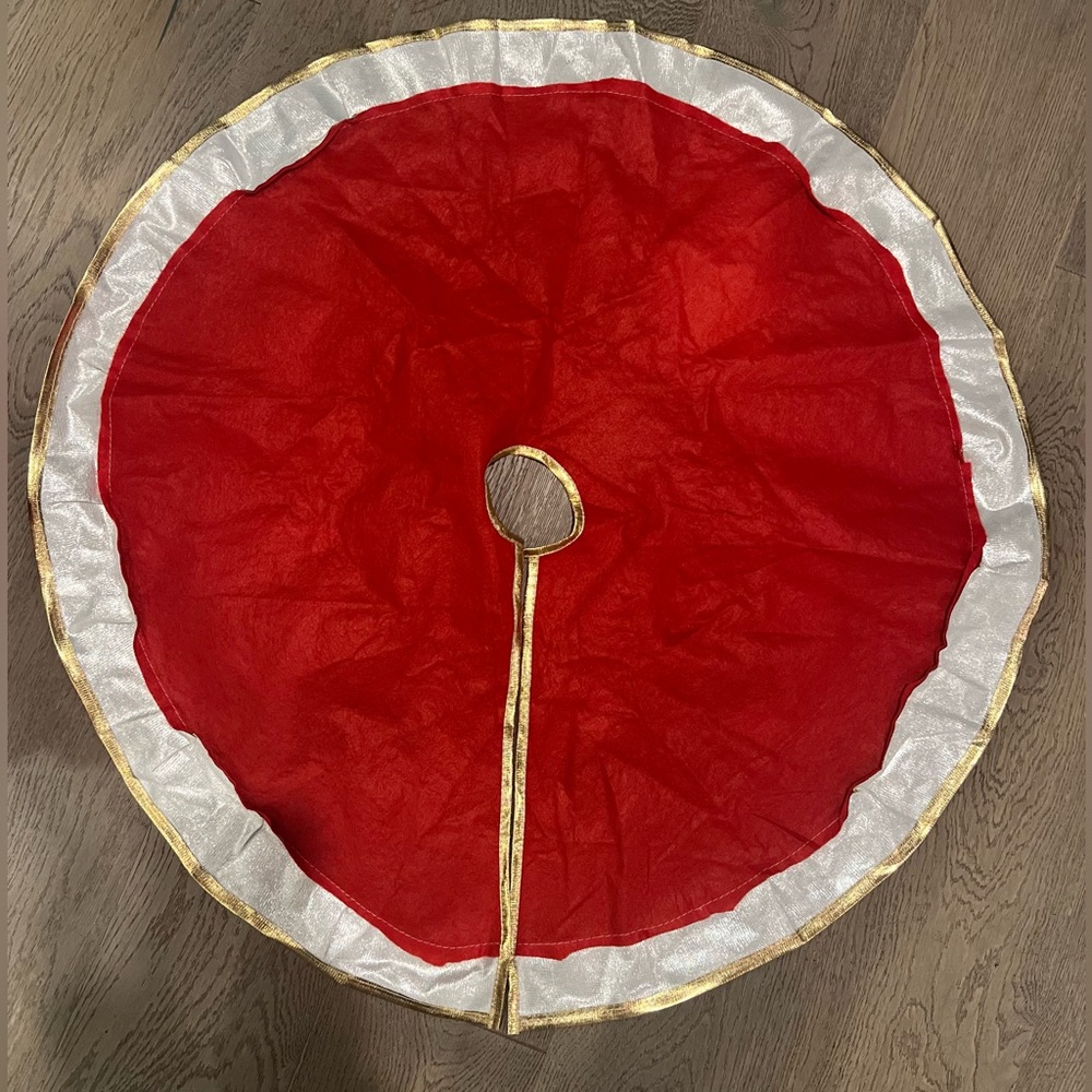 Vintage Red Felt and Metallic Gold Handmade Christmas Tree Skirt - Picture 3 of 5